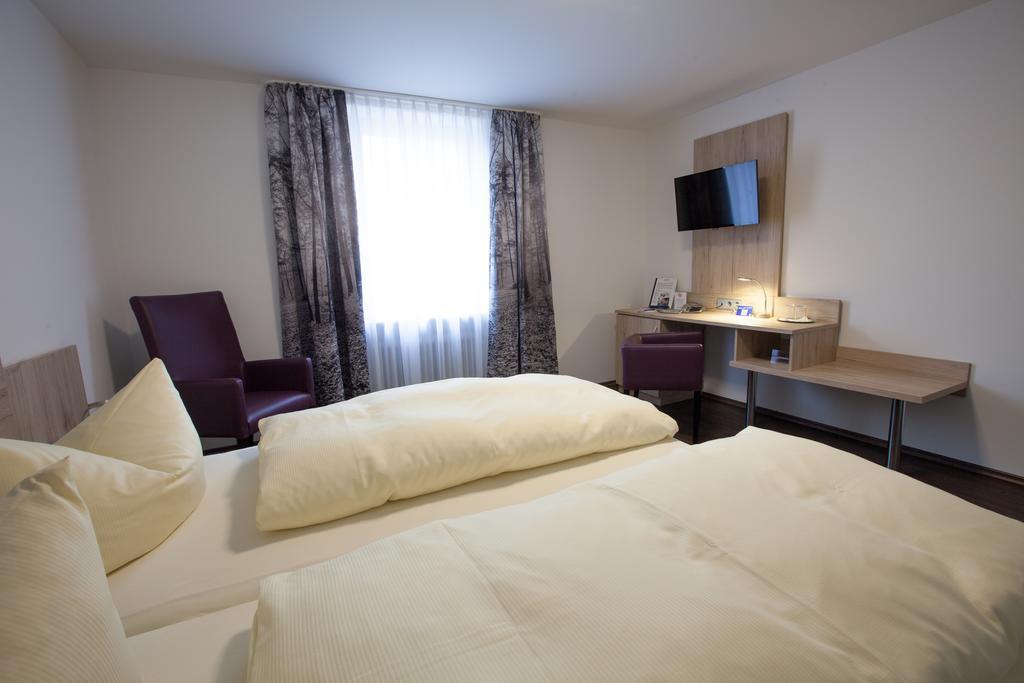 Hotel Zur Pfalz Kandel Ngoại thất bức ảnh