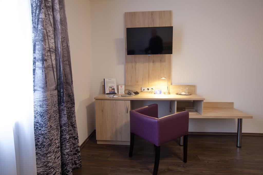 Hotel Zur Pfalz Kandel Ngoại thất bức ảnh