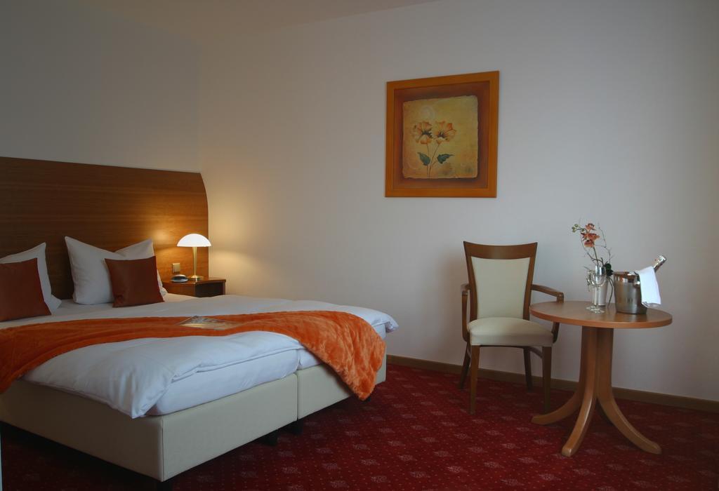Hotel Zur Pfalz Kandel Ngoại thất bức ảnh