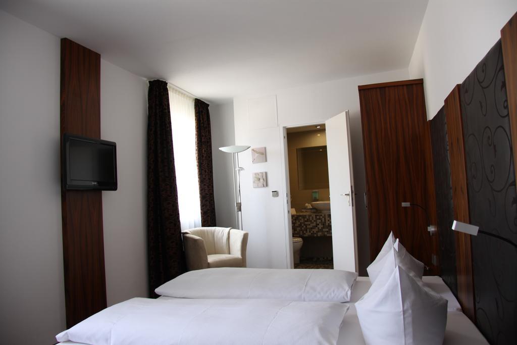 Hotel Zur Pfalz Kandel Ngoại thất bức ảnh