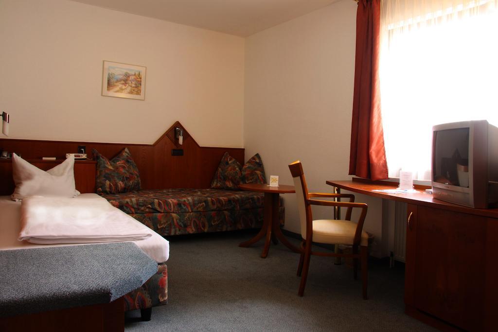 Hotel Zur Pfalz Kandel Phòng bức ảnh